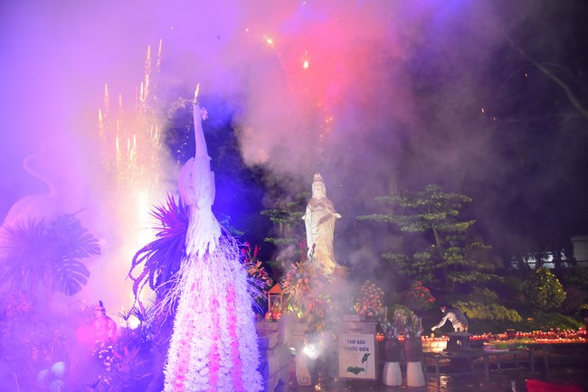 Lantern Candle Lighting Ceremony to commemorate the ordination of Bodhisattva Avalokiteśvara