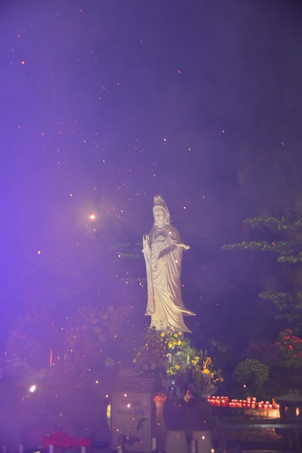 Lantern Candle Lighting Ceremony to commemorate the ordination of Bodhisattva Avalokiteśvara