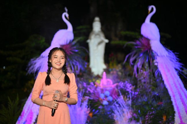 Lantern Candle Lighting Ceremony to commemorate the ordination of Bodhisattva Avalokiteśvara