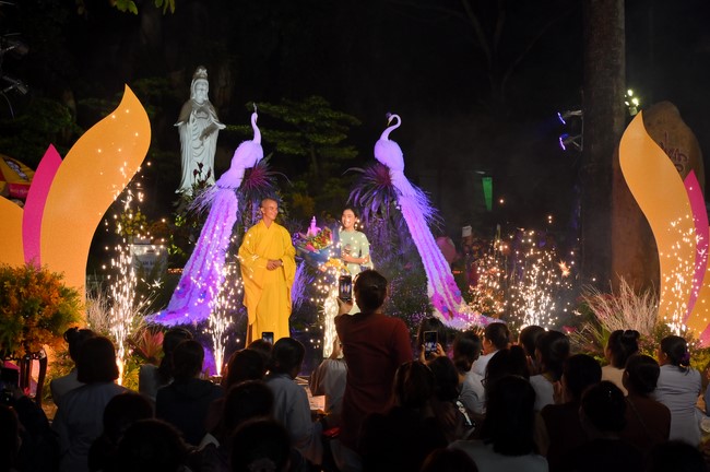 Lantern Candle Lighting Ceremony to commemorate the ordination of Bodhisattva Avalokiteśvara