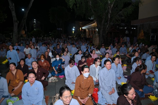 Lantern Candle Lighting Ceremony to commemorate the ordination of Bodhisattva Avalokiteśvara