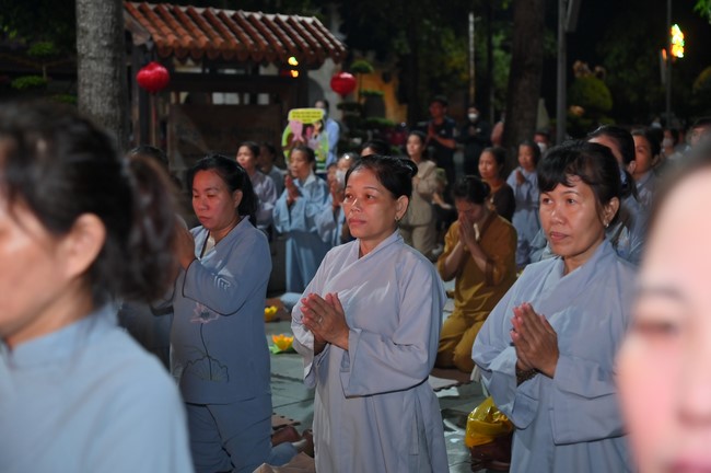 Lantern Candle Lighting Ceremony to commemorate the ordination of Bodhisattva Avalokiteśvara