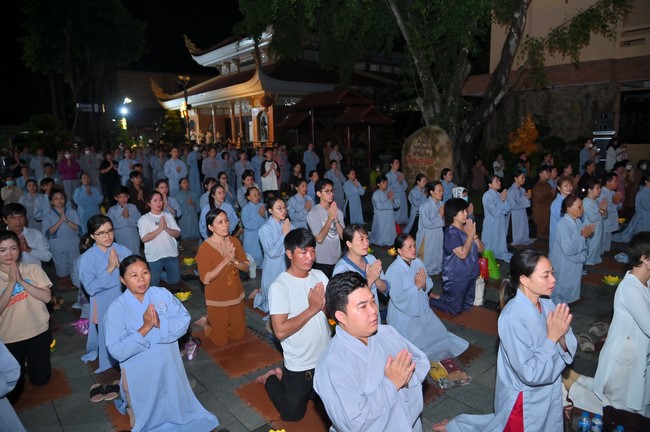 Lantern Candle Lighting Ceremony to commemorate the ordination of Bodhisattva Avalokiteśvara