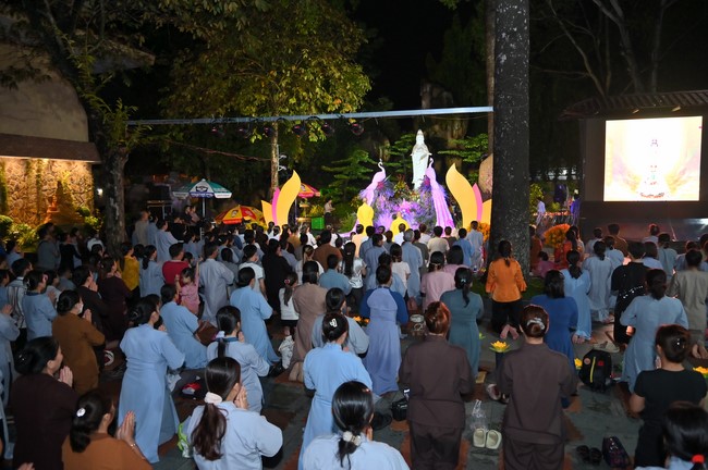 Lantern Candle Lighting Ceremony to commemorate the ordination of Bodhisattva Avalokiteśvara