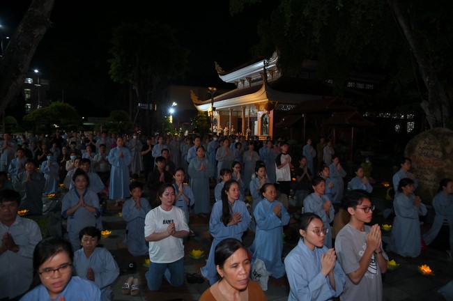 Lantern Candle Lighting Ceremony to commemorate the ordination of Bodhisattva Avalokiteśvara