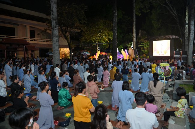 Lantern Candle Lighting Ceremony to commemorate the ordination of Bodhisattva Avalokiteśvara
