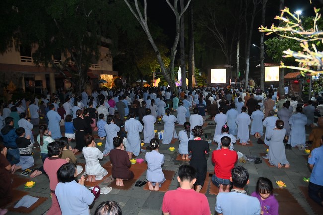 Lantern Candle Lighting Ceremony to commemorate the ordination of Bodhisattva Avalokiteśvara