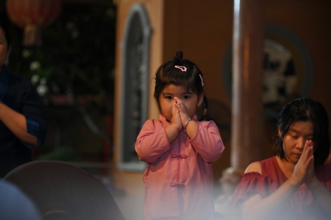 Lantern Candle Lighting Ceremony to commemorate the ordination of Bodhisattva Avalokiteśvara