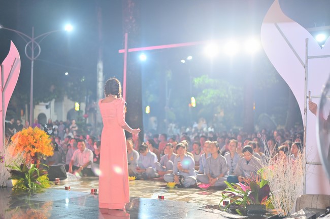 Lantern Candle Lighting Ceremony to commemorate the ordination of Bodhisattva Avalokiteśvara