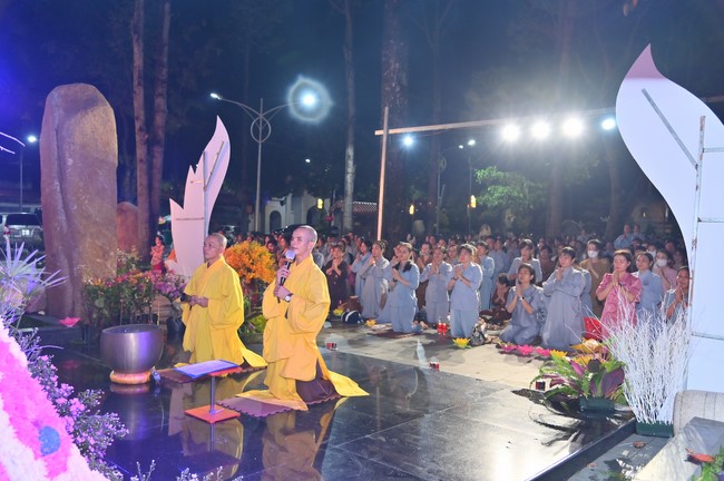 Lantern Candle Lighting Ceremony to commemorate the ordination of Bodhisattva Avalokiteśvara