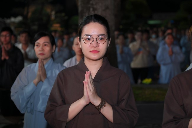 Lantern Candle Lighting Ceremony to commemorate the ordination of Bodhisattva Avalokiteśvara