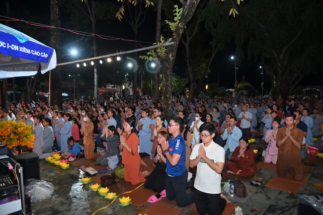 Lantern Candle Lighting Ceremony to commemorate the ordination of Bodhisattva Avalokiteśvara