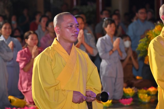 Lantern Candle Lighting Ceremony to commemorate the ordination of Bodhisattva Avalokiteśvara