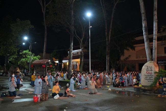 Lantern Candle Lighting Ceremony to commemorate the ordination of Bodhisattva Avalokiteśvara