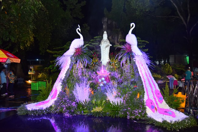 Lantern Candle Lighting Ceremony to commemorate the ordination of Bodhisattva Avalokiteśvara