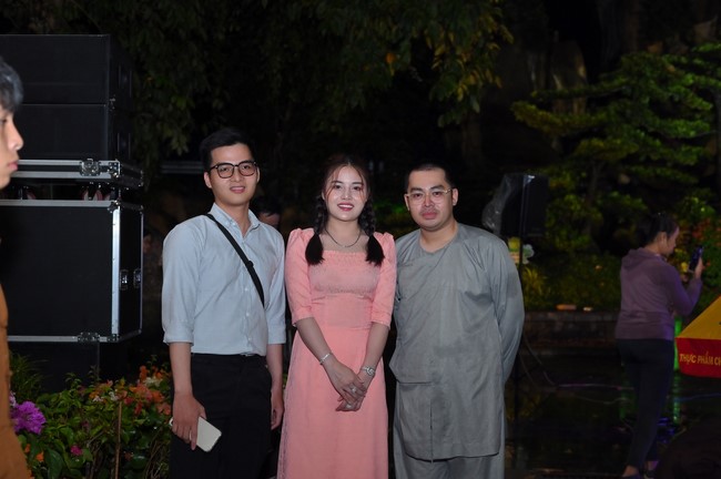 Lantern Candle Lighting Ceremony to commemorate the ordination of Bodhisattva Avalokiteśvara