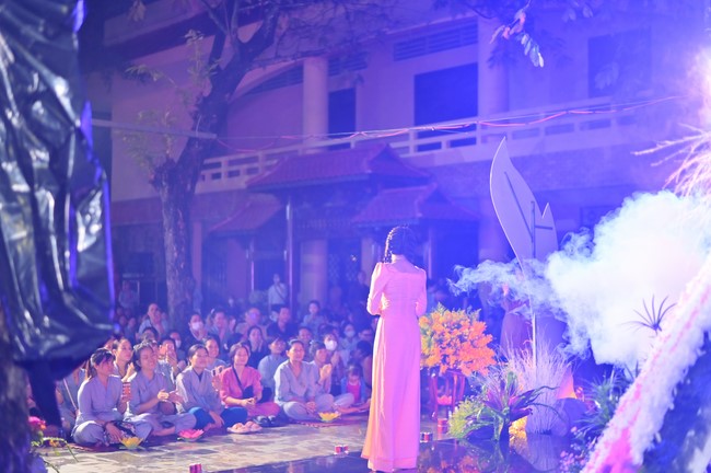 Lantern Candle Lighting Ceremony to commemorate the ordination of Bodhisattva Avalokiteśvara