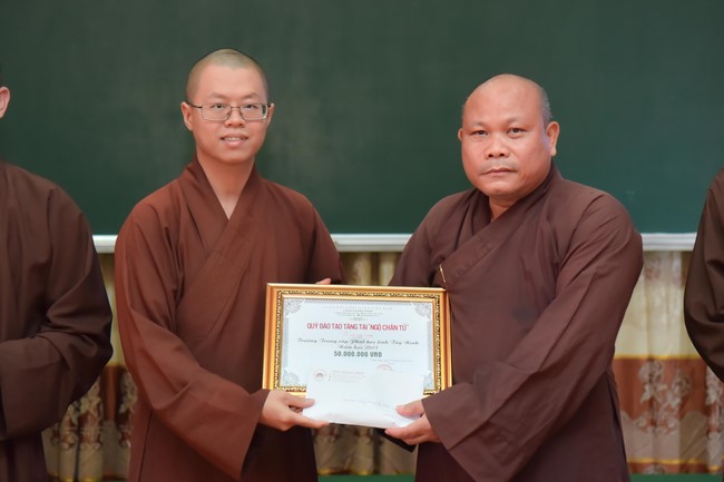 Quỹ đào tạo Tăng tài NCT cúng dường đến trường Trung cấp Phật học tỉnh Tây Ninh