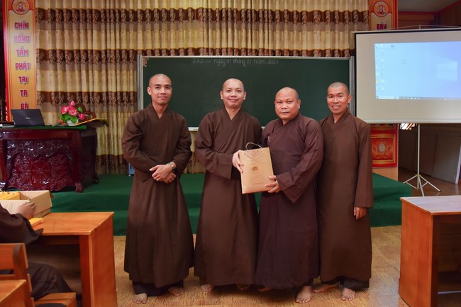 Quỹ đào tạo Tăng tài NCT cúng dường đến trường Trung cấp Phật học tỉnh Tây Ninh