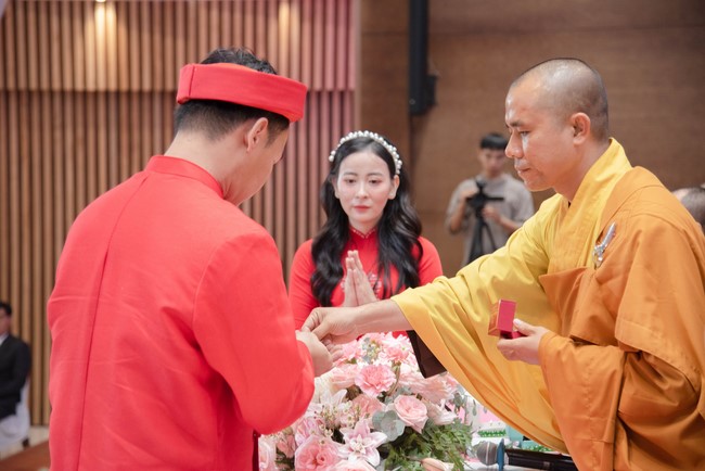 Wedding Ceremony at the pagoda
