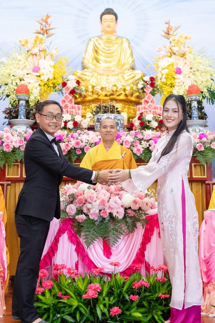 Wedding Ceremony at the pagoda