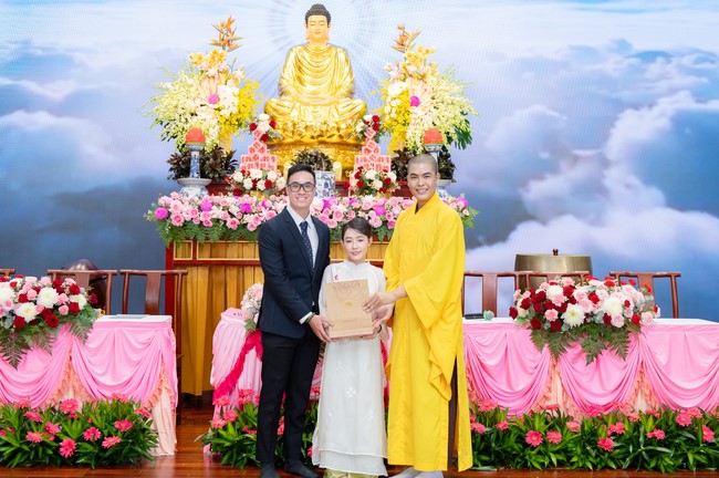 Wedding Ceremony at the pagoda