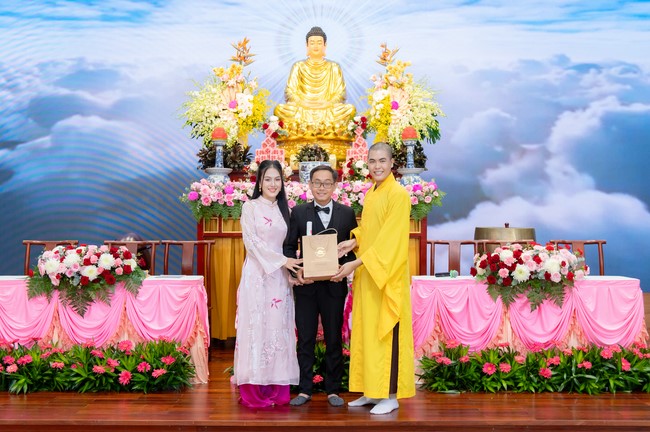 Wedding Ceremony at the pagoda