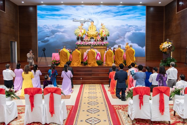 Wedding Ceremony at the pagoda