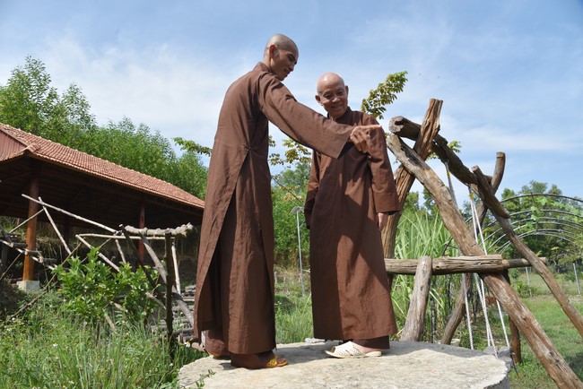 Attending the wedding ceremony at the temple and visit to Dong Nai branch by Charity Board