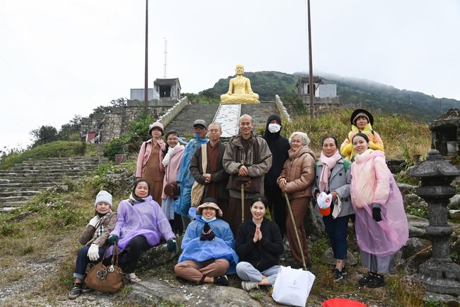 Pilgrimage and visit the scenic spots in the North of Contestants won the 5th Wisdom Light Illuminating