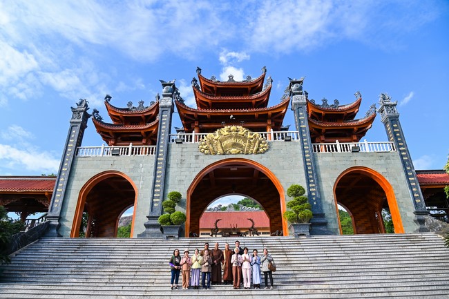 Pilgrimage and visit the scenic spots in the North of Contestants won the 5th Wisdom Light Illuminating