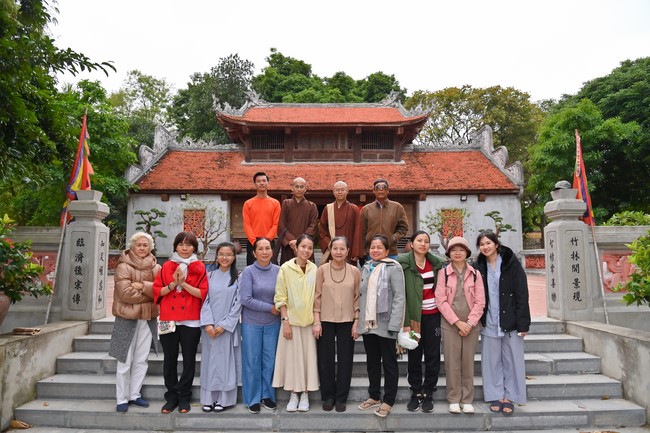 Pilgrimage and visit the scenic spots in the North of Contestants won the 5th Wisdom Light Illuminating