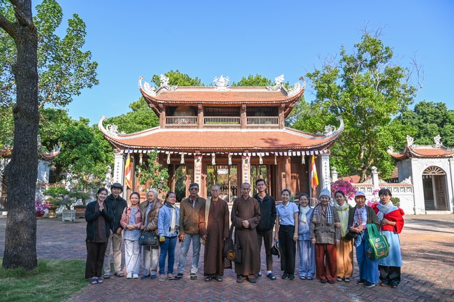 Pilgrimage and visit the scenic spots in the North of Contestants won the 5th Wisdom Light Illuminating