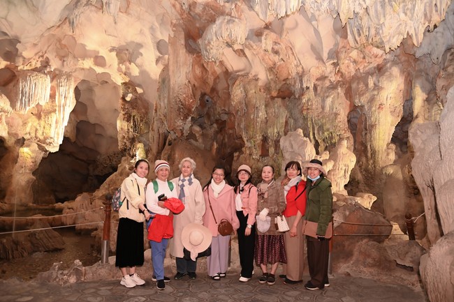 Pilgrimage and visit the scenic spots in the North of Contestants won the 5th Wisdom Light Illuminating