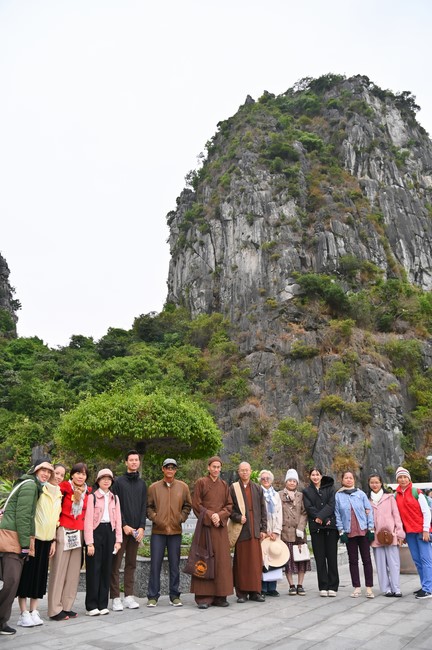 Pilgrimage and visit the scenic spots in the North of Contestants won the 5th Wisdom Light Illuminating