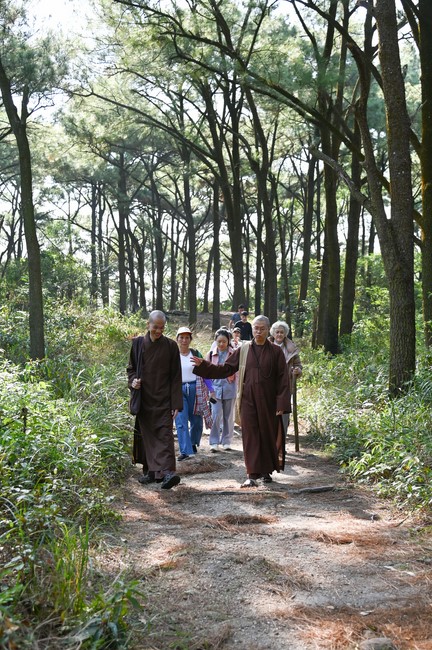 Pilgrimage and visit the scenic spots in the North of Contestants won the 5th Wisdom Light Illuminating