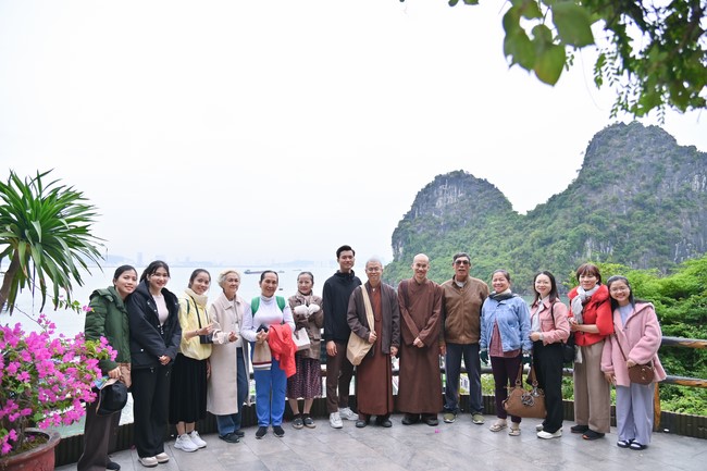 Pilgrimage and visit the scenic spots in the North of Contestants won the 5th Wisdom Light Illuminating