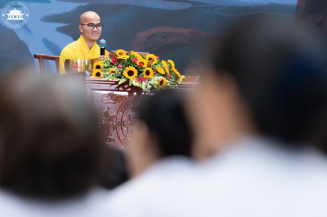 Dharma talk “The old road we walked” in the 101st Seven-day Retreat