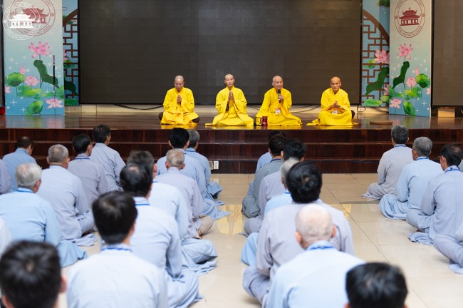 Dharma talk “The old road we walked” in the 101st Seven-day Retreat