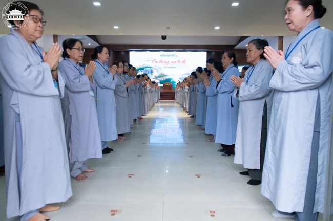 Dharma talk “The old road we walked” in the 101st Seven-day Retreat