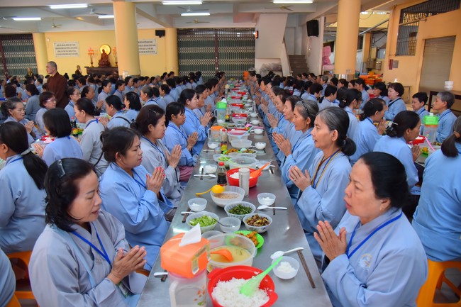 Dharma talk Don't sell our life cheap in the 101st Seven-day Retreat