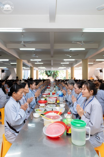 Dharma talk Don't sell our life cheap in the 101st Seven-day Retreat