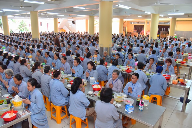 Dharma talk Don't sell our life cheap in the 101st Seven-day Retreat