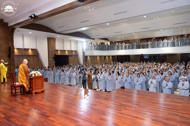 Dharma talk Don't sell our life cheap in the 101st Seven-day Retreat