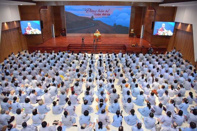 Dharma talk Don't sell our life cheap in the 101st Seven-day Retreat