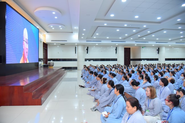 Dharma talk Don't sell our life cheap in the 101st Seven-day Retreat