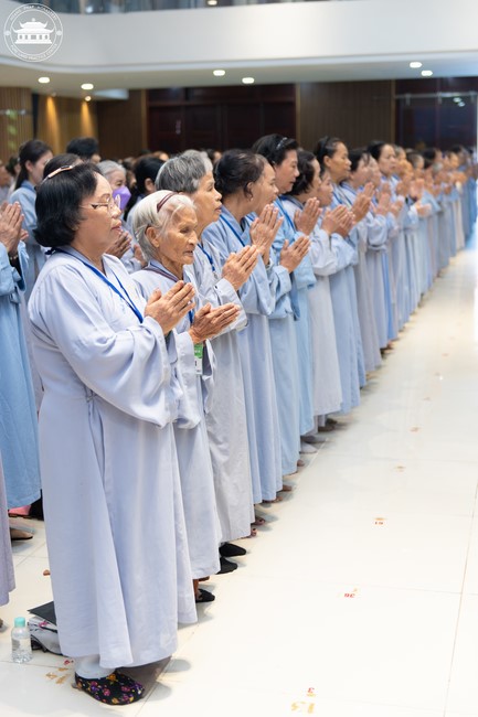 Dharma talk Don't sell our life cheap in the 101st Seven-day Retreat