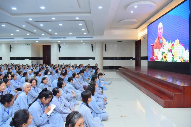 Dharma talk Don't sell our life cheap in the 101st Seven-day Retreat