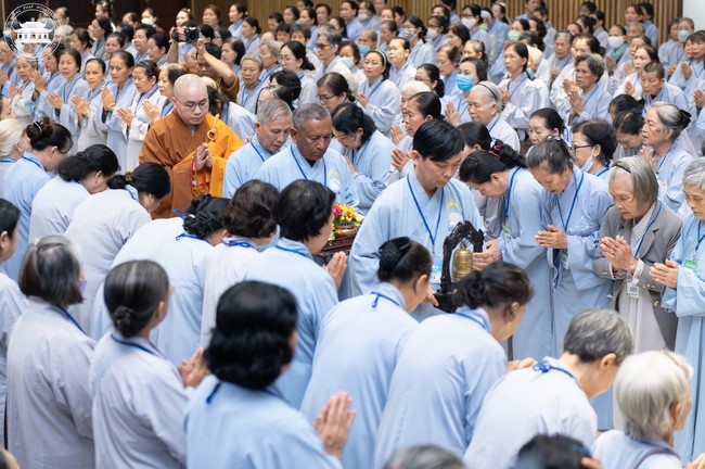 Dharma talk Don't sell our life cheap in the 101st Seven-day Retreat