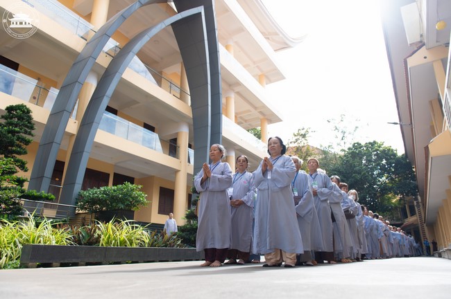 Dharma talk Don't sell our life cheap in the 101st Seven-day Retreat